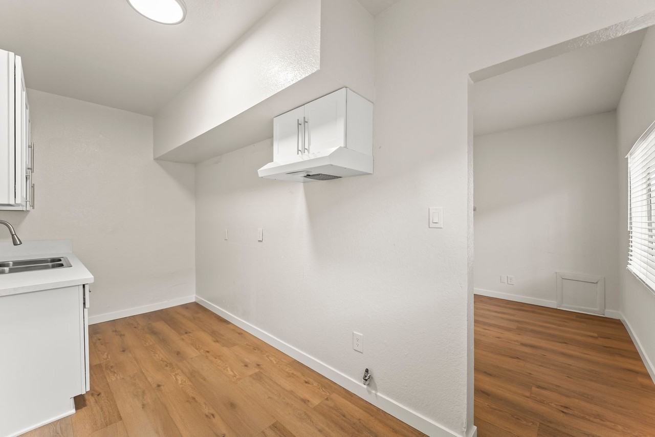 182 W Vernon Ave - Photo 5 of 12