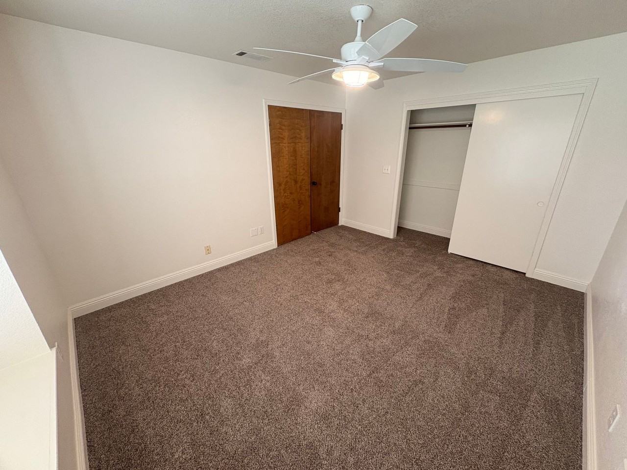 1216 W Whispering Pines Ct - Photo 7 of 17