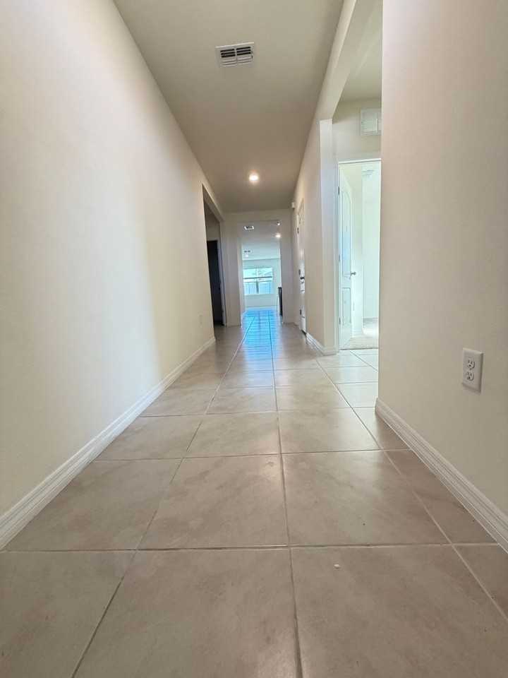 804 Horsetail Dr - Photo 7 of 50