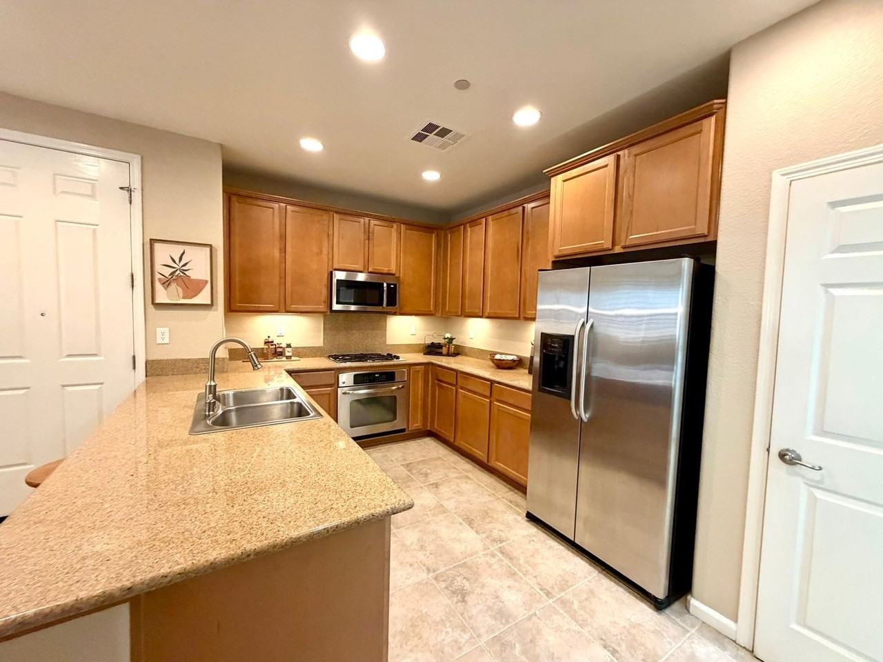 1715 Dark Horse Rd #B - Photo 3 of 18