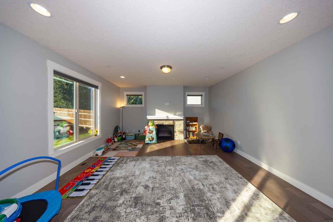 3205 Ne Tillicum - Photo 3 of 21