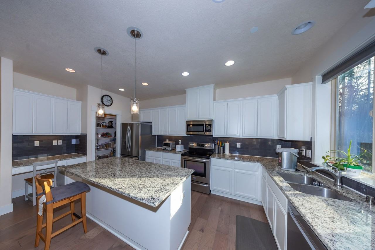 3205 Ne Tillicum - Photo 5 of 21