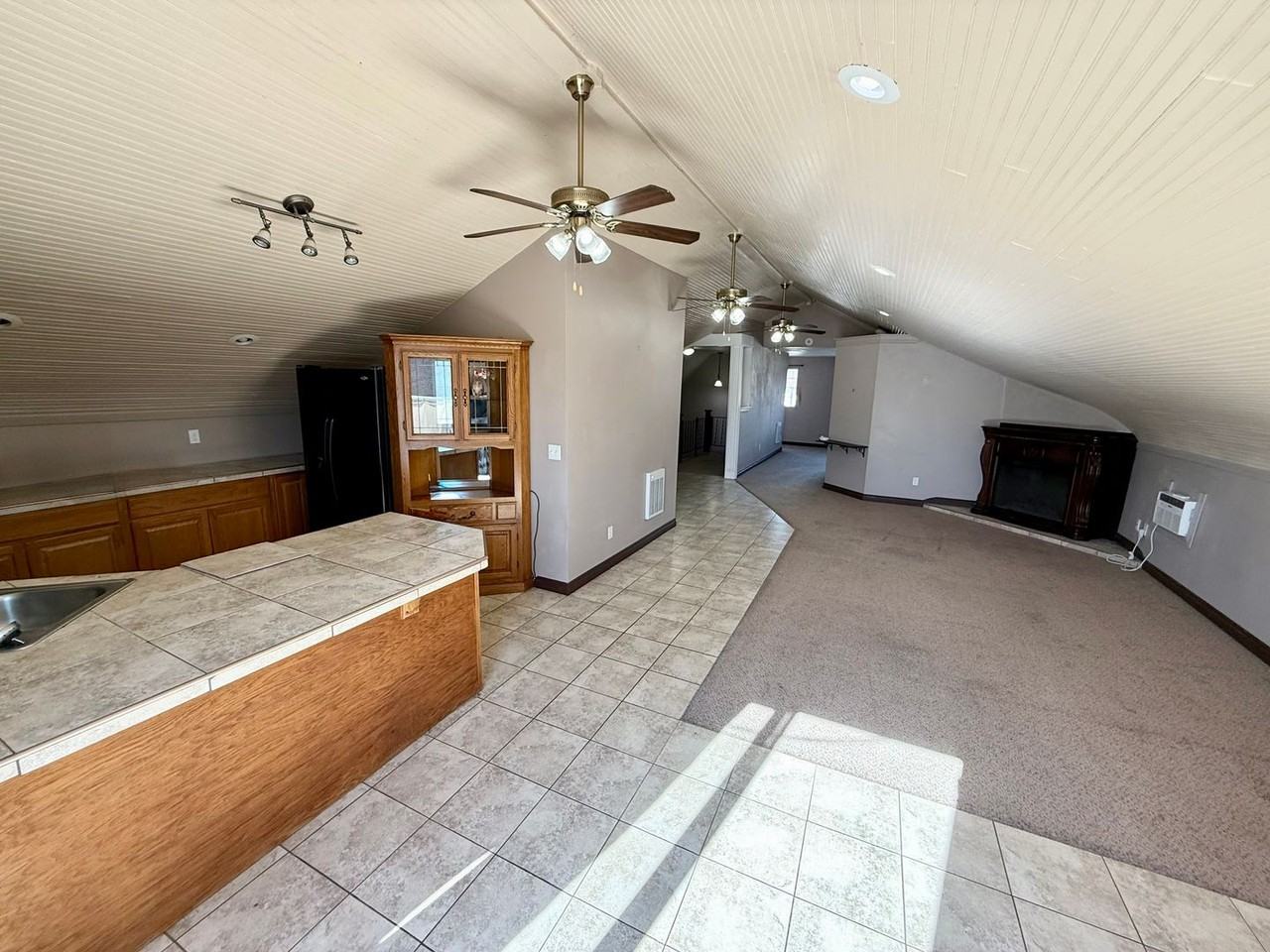 407 Sycamore St - Photo 7 of 25