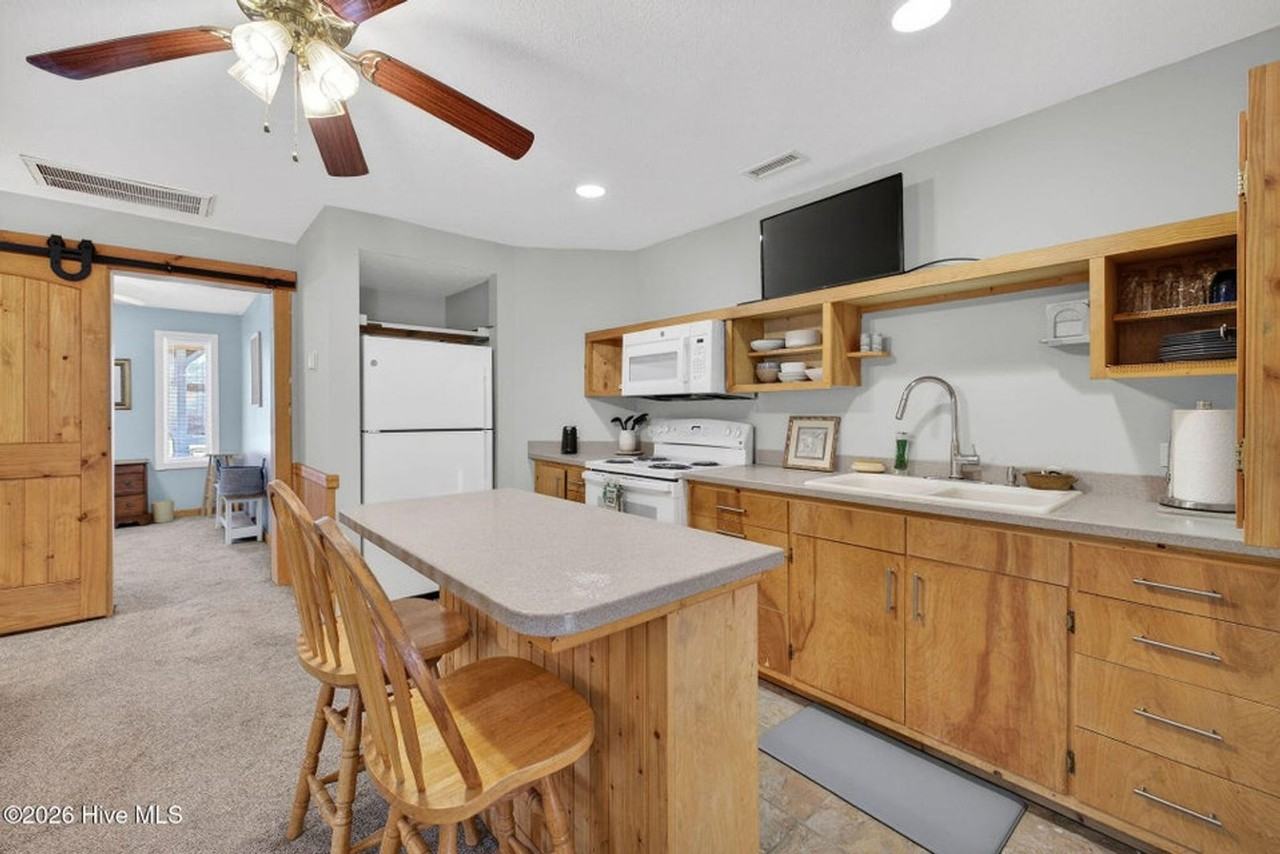 UNIQUE FURNISHED APARTMENTS WITH CUSTOM WOODWORK - Photo 5 of 35