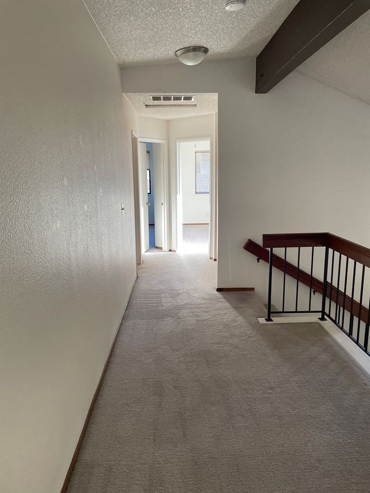 28041 Thorup Ln - Photo 6 of 16