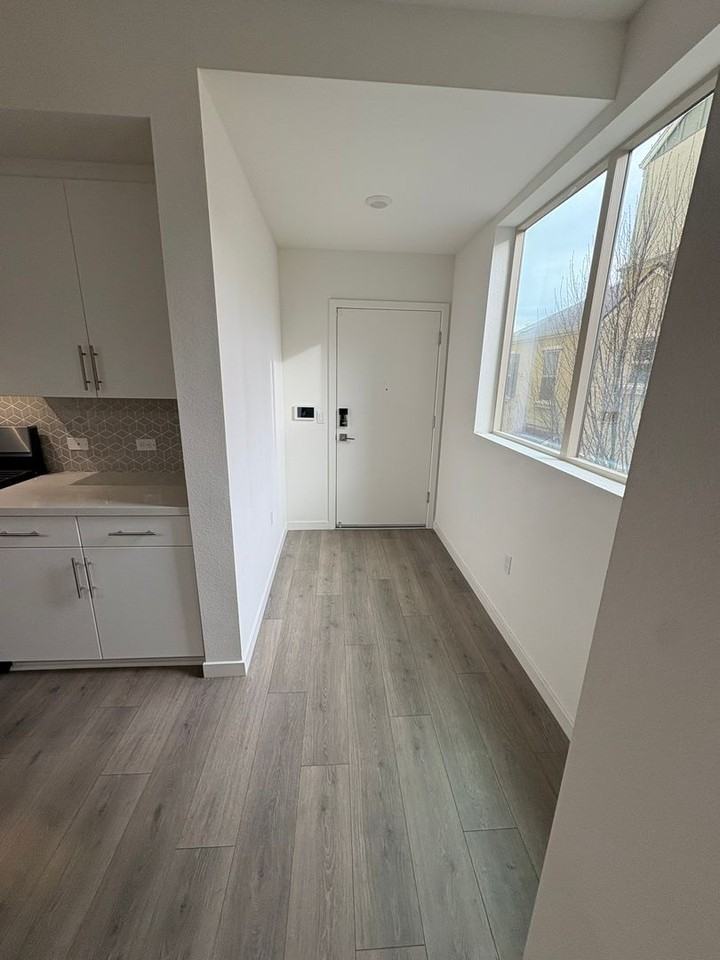 431 Tailoff Ln #202 - Photo 5 of 26