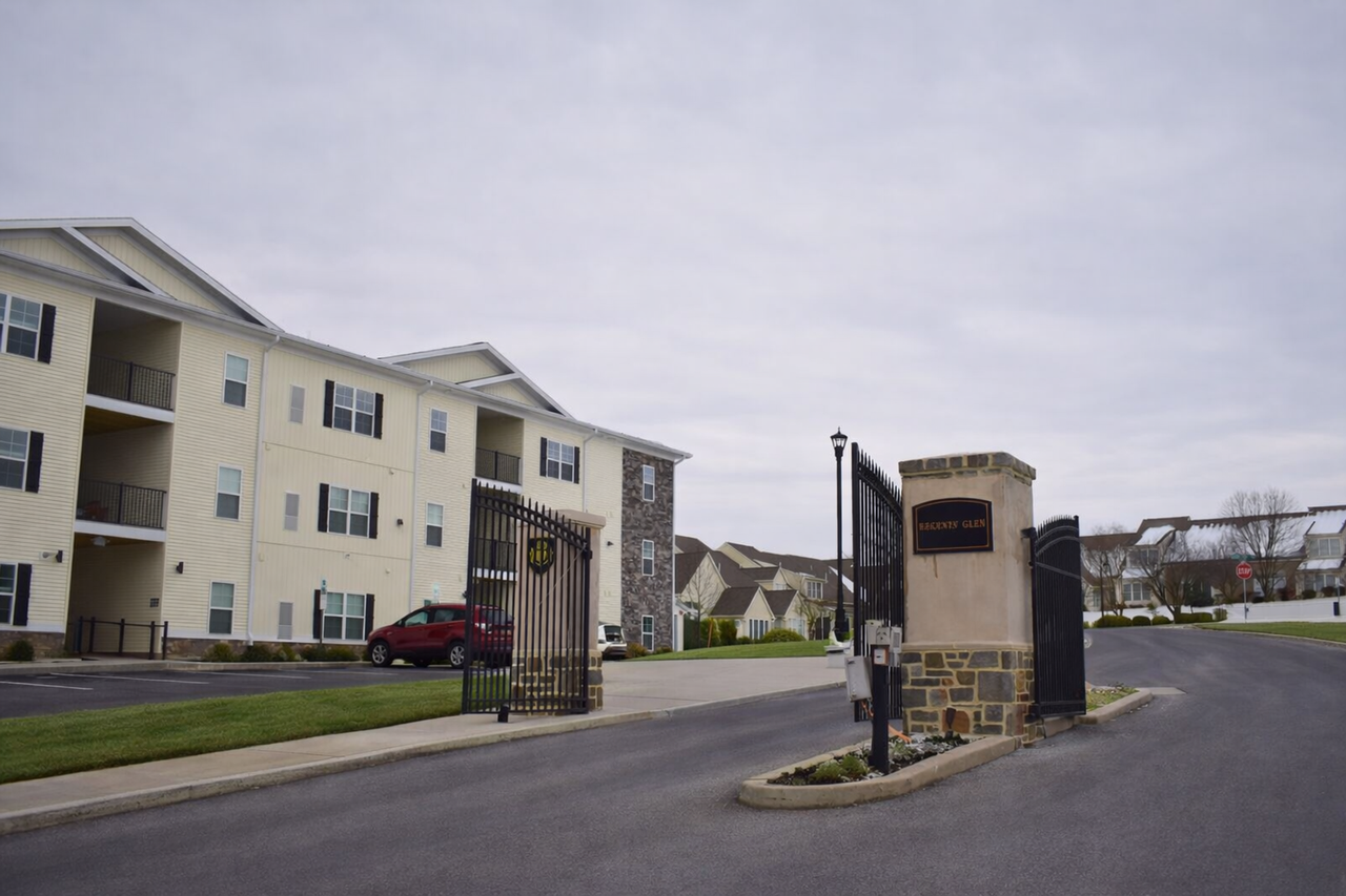 Fairway Flats Apartments - Photo 2 of 18