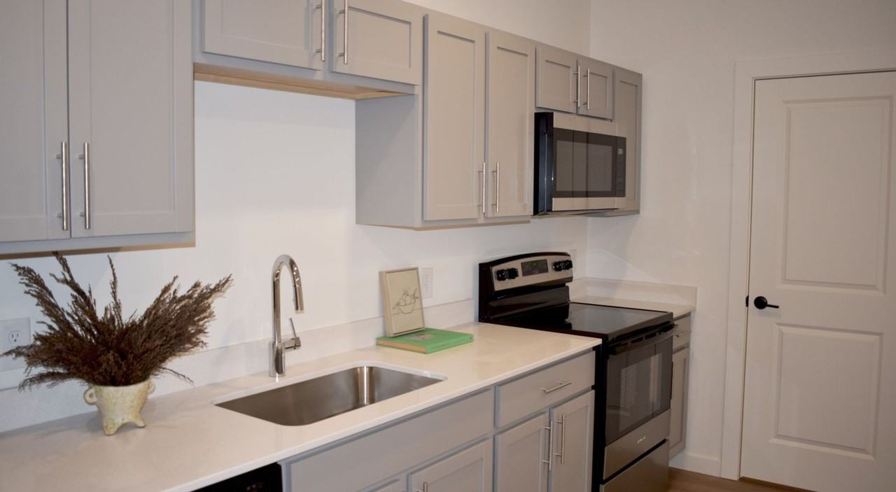 Fairway Flats Apartments - Photo 4 of 18