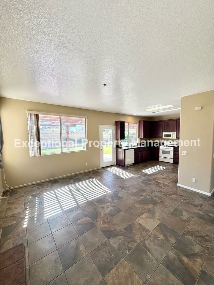 15381 Citation Ave - Photo 6 of 24