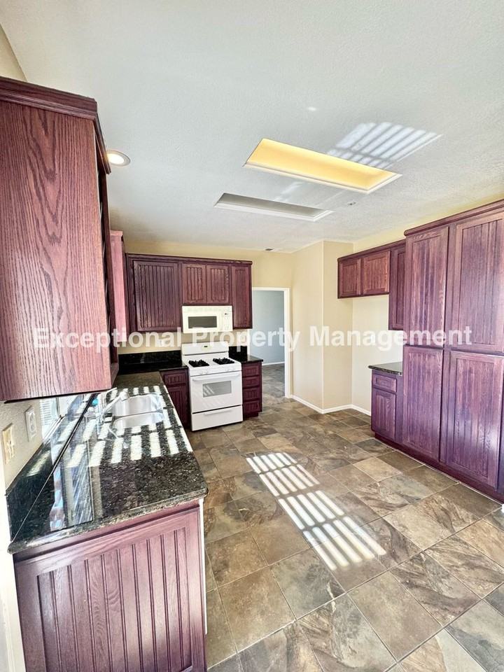 15381 Citation Ave - Photo 7 of 24