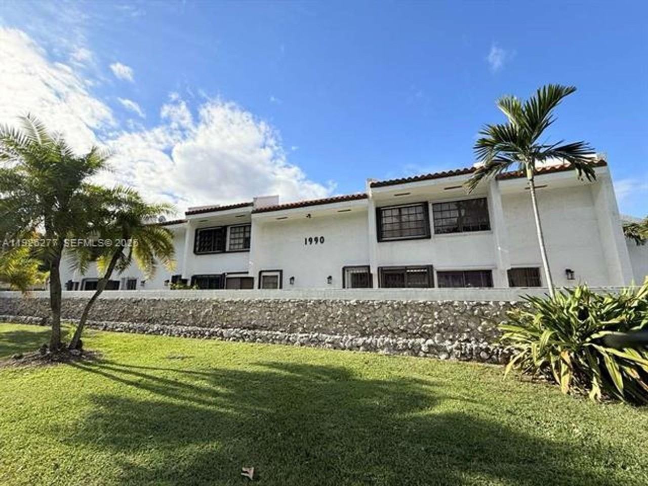 1990 1990 Brickell Ave th 1990 - Photo 2 of 37