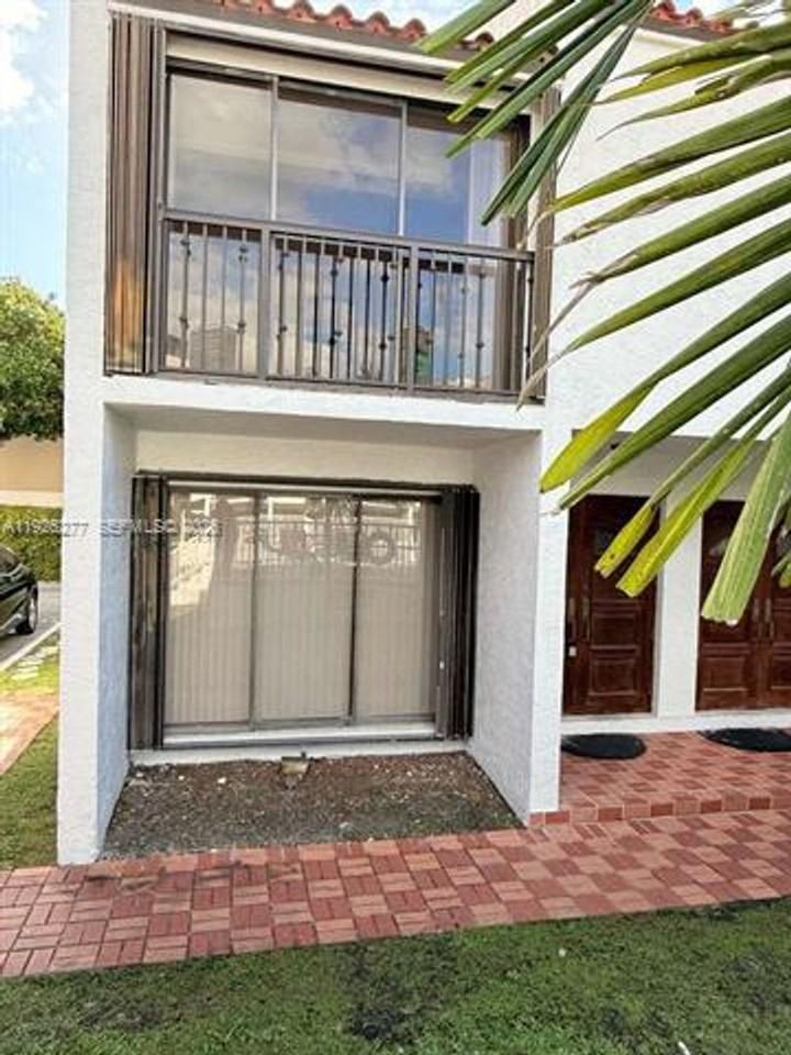 1990 1990 Brickell Ave th 1990 - Photo 5 of 37