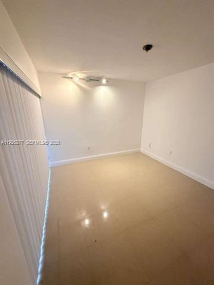 1990 1990 Brickell Ave th 1990 - Photo 7 of 37