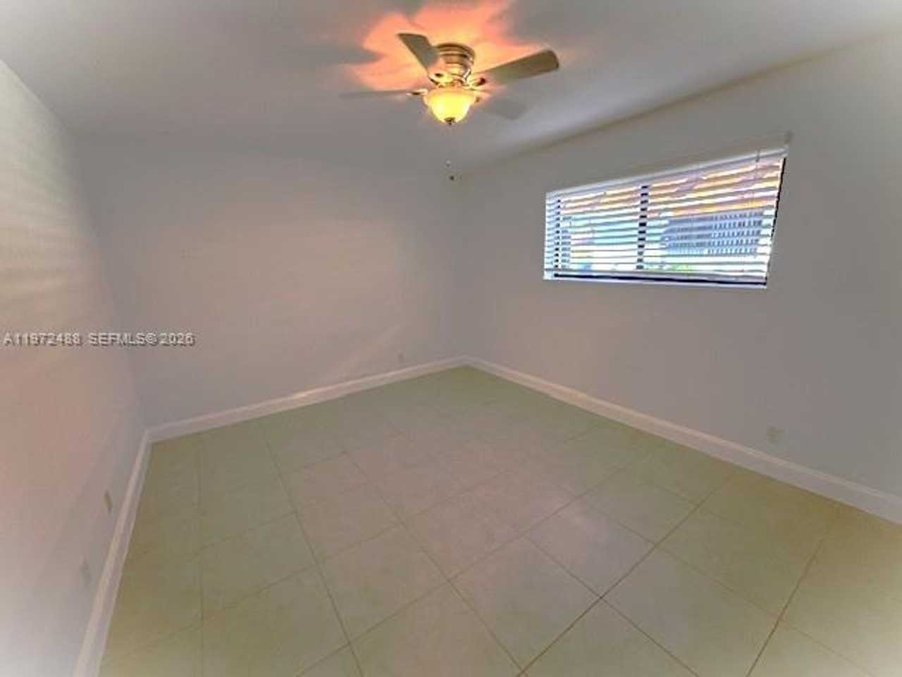 400 Sw 42nd Ave #3404 - Photo 6 of 17