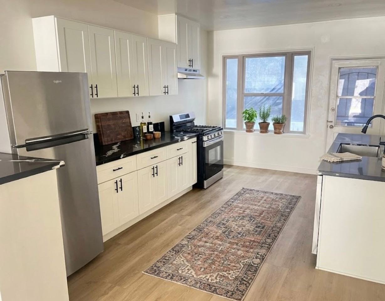 7118 Willoughby Ave - Photo 3 of 13