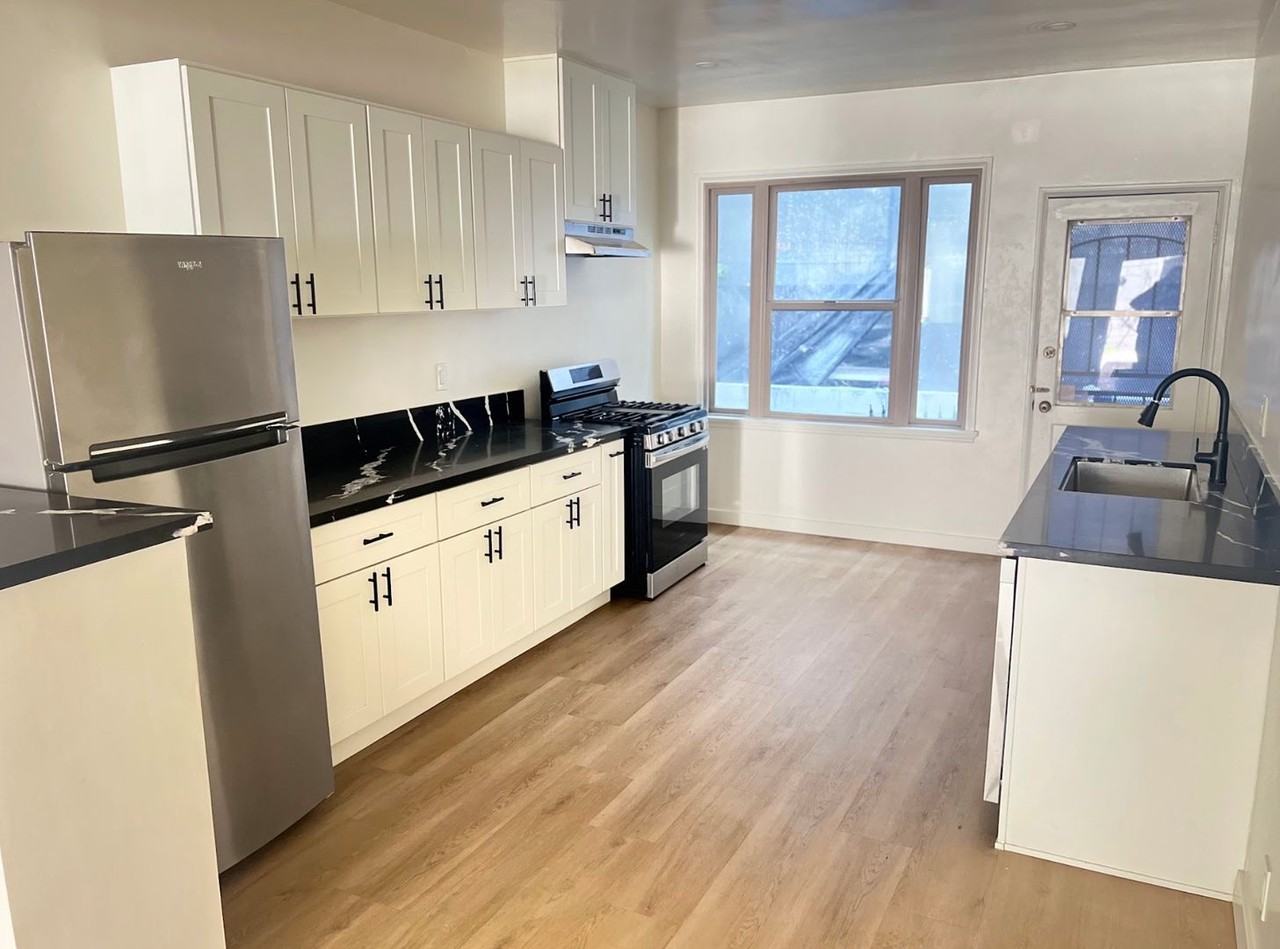 7118 Willoughby Ave - Photo 7 of 13