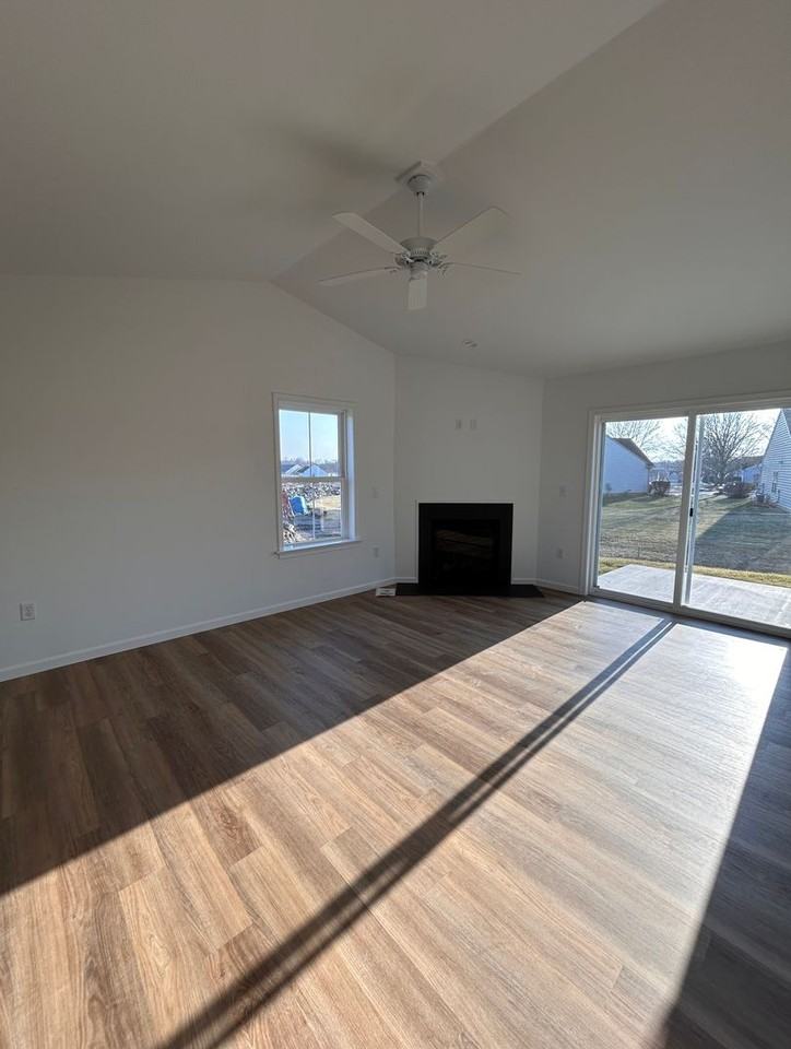 102 Pilgrim Dr - Photo 4 of 21