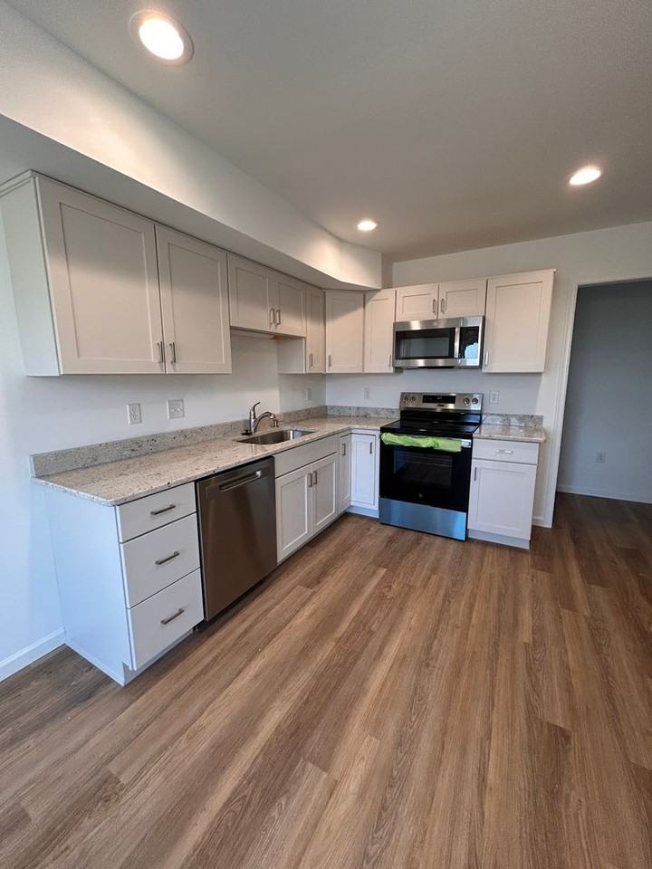 102 Pilgrim Dr - Photo 5 of 21