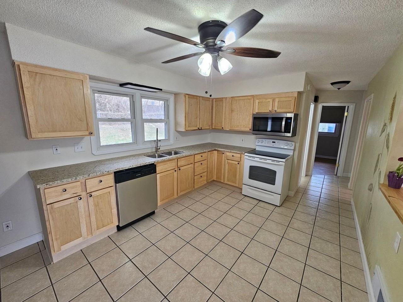 206 Lake Ave - Photo 3 of 25
