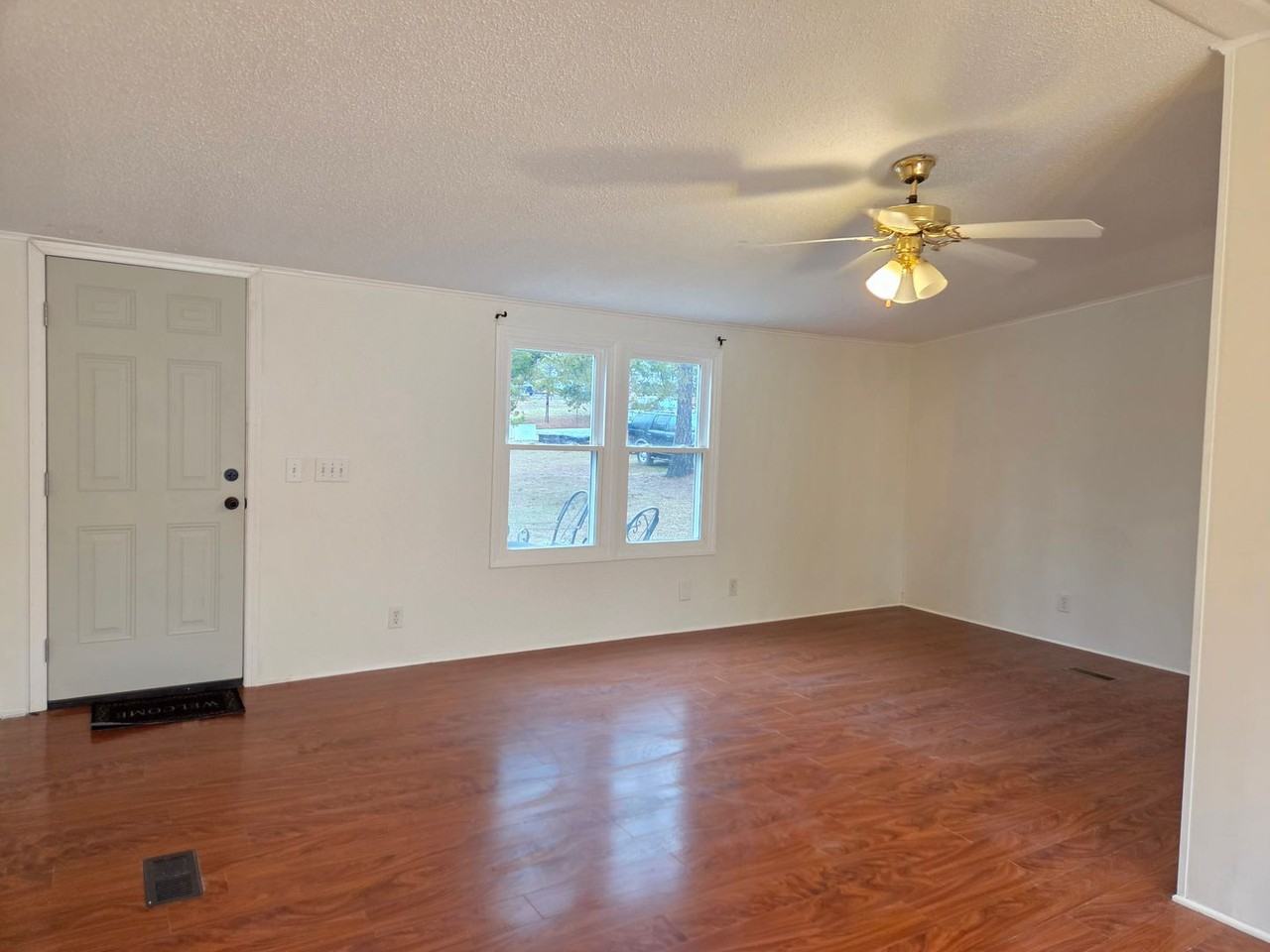 1027 Monterey Dr - Photo 2 of 15