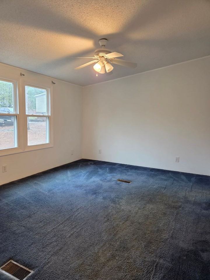 1027 Monterey Dr - Photo 7 of 15