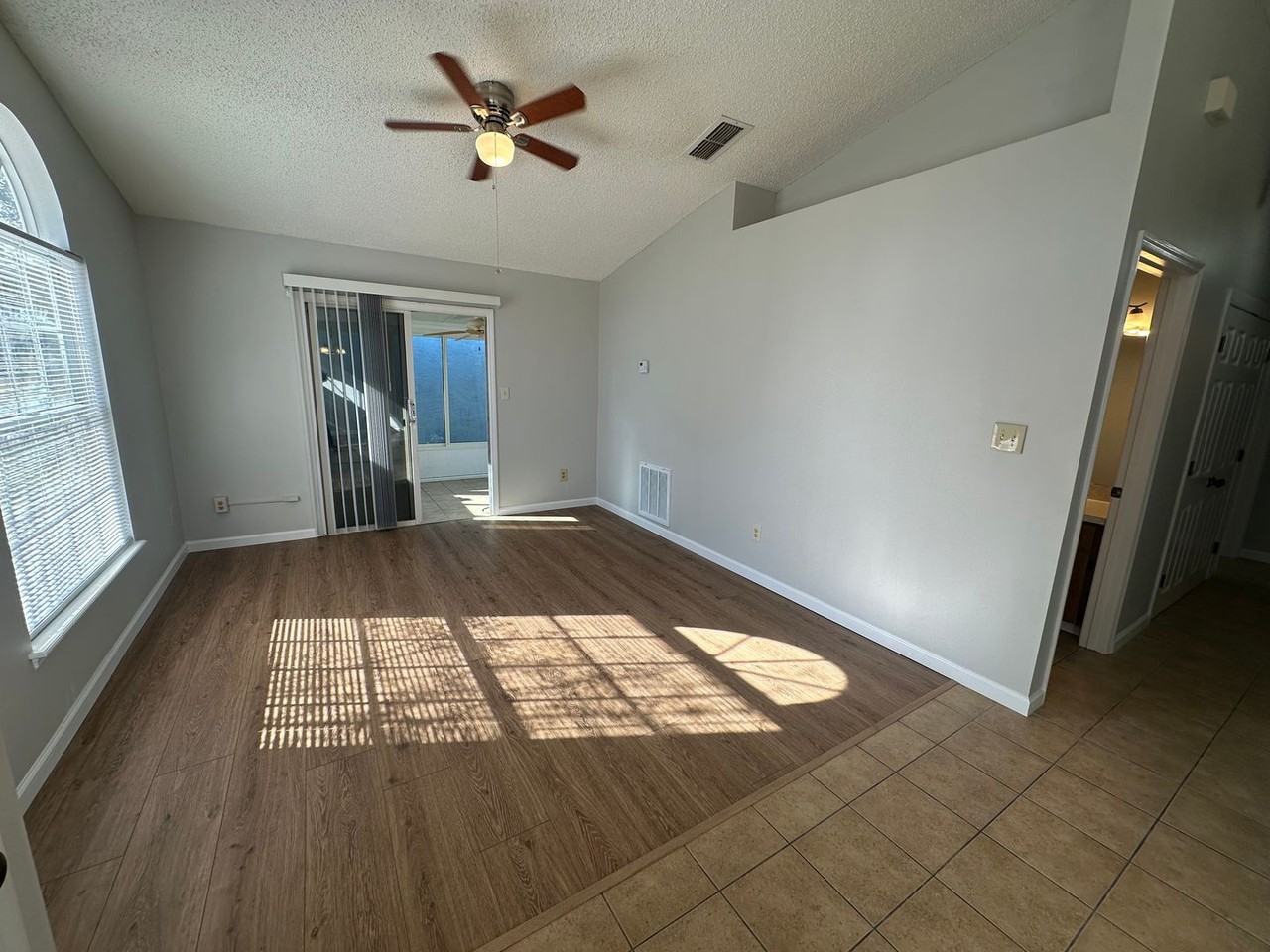 318 San Gabriel St - Photo 2 of 23