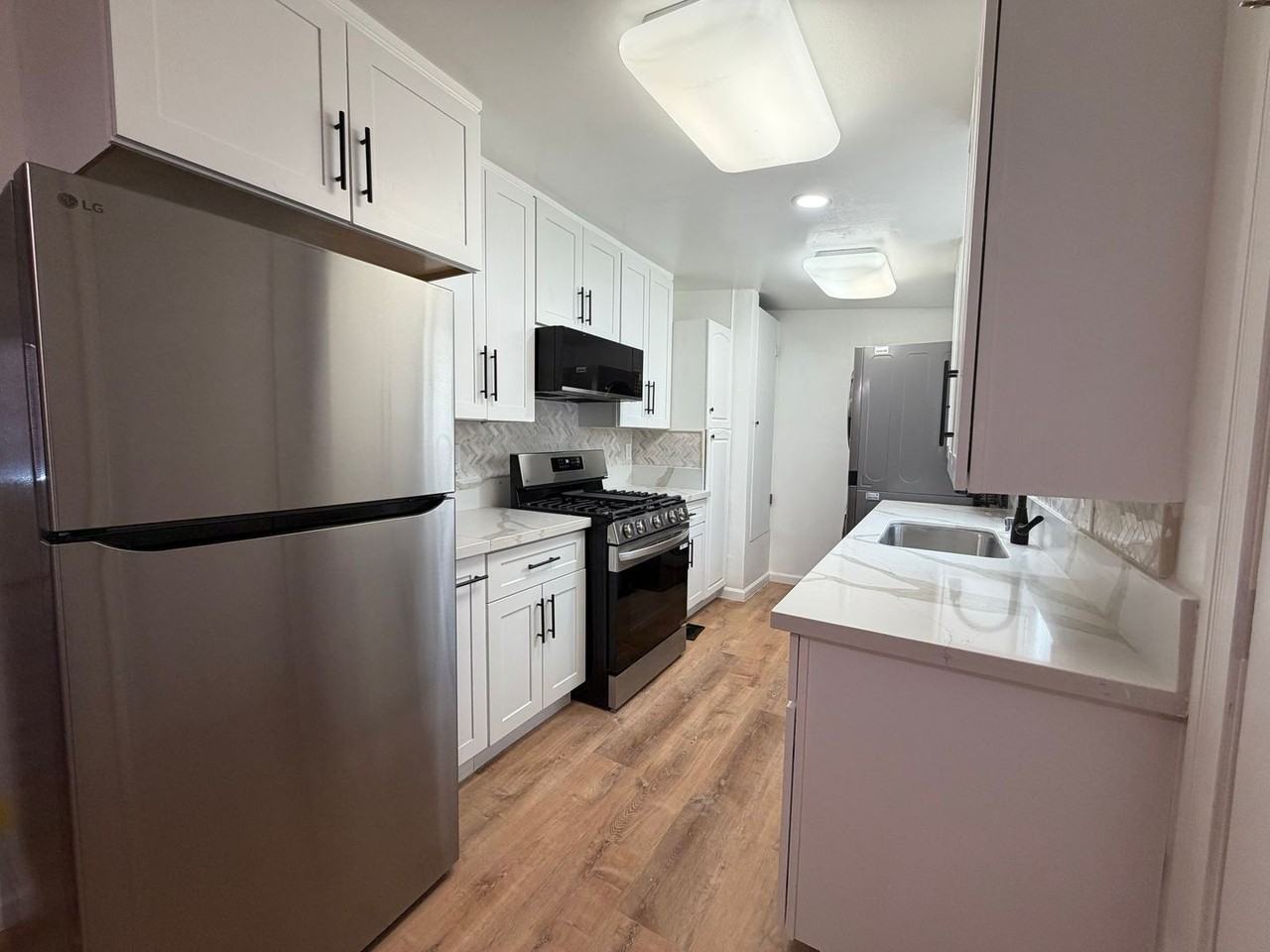 20437 81st St - Photo 4 of 18