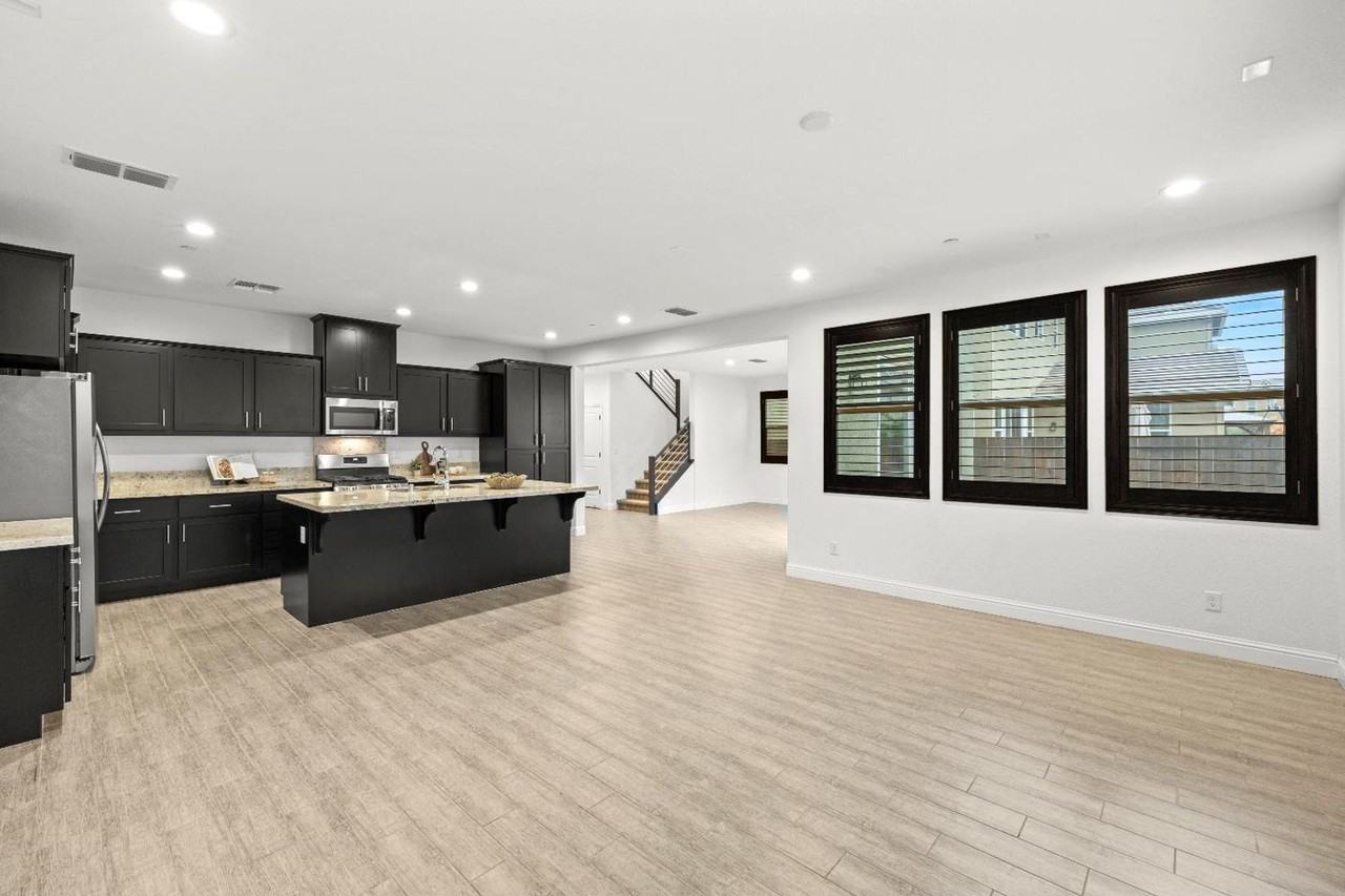 1240 Goldenrod Way - Photo 6 of 31