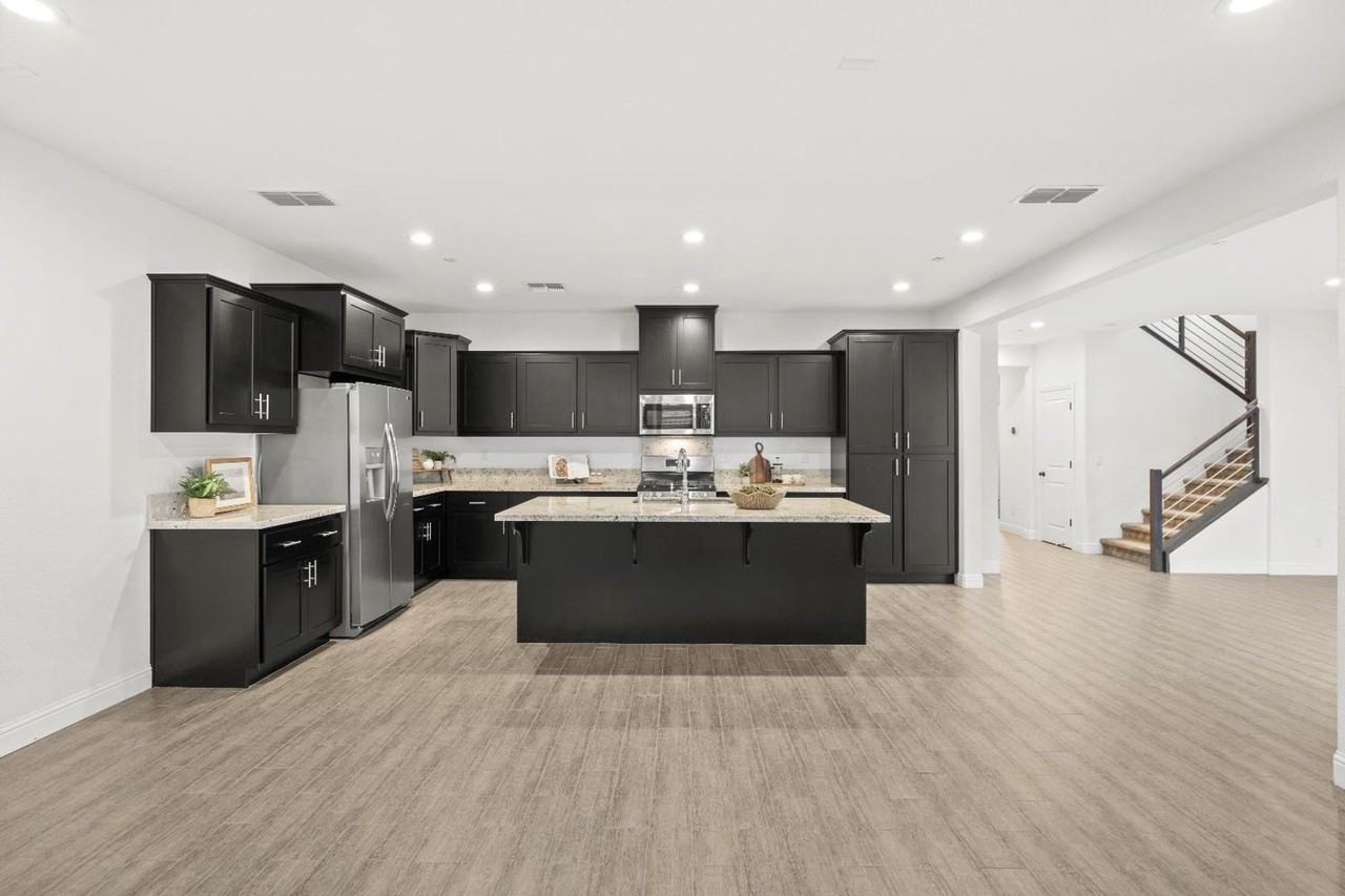 1240 Goldenrod Way - Photo 7 of 31