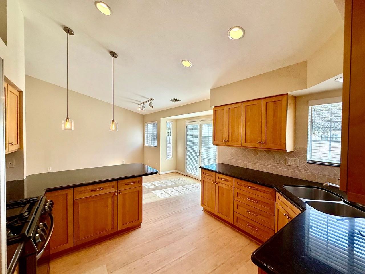 5939 Village Terrace Dr - Photo 3 of 18