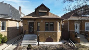 featured image of 2931 N Lowell Ave