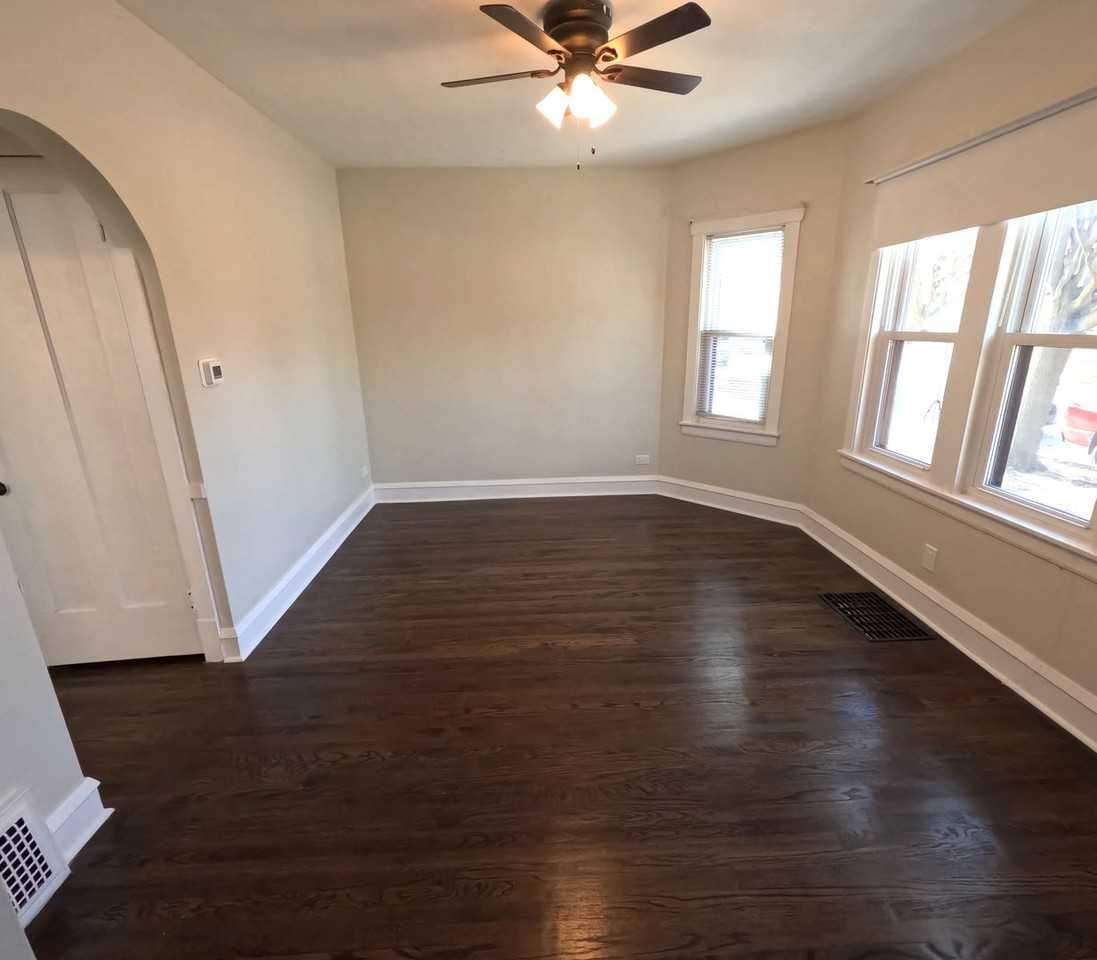 2931 N Lowell Ave - Photo 2 of 28