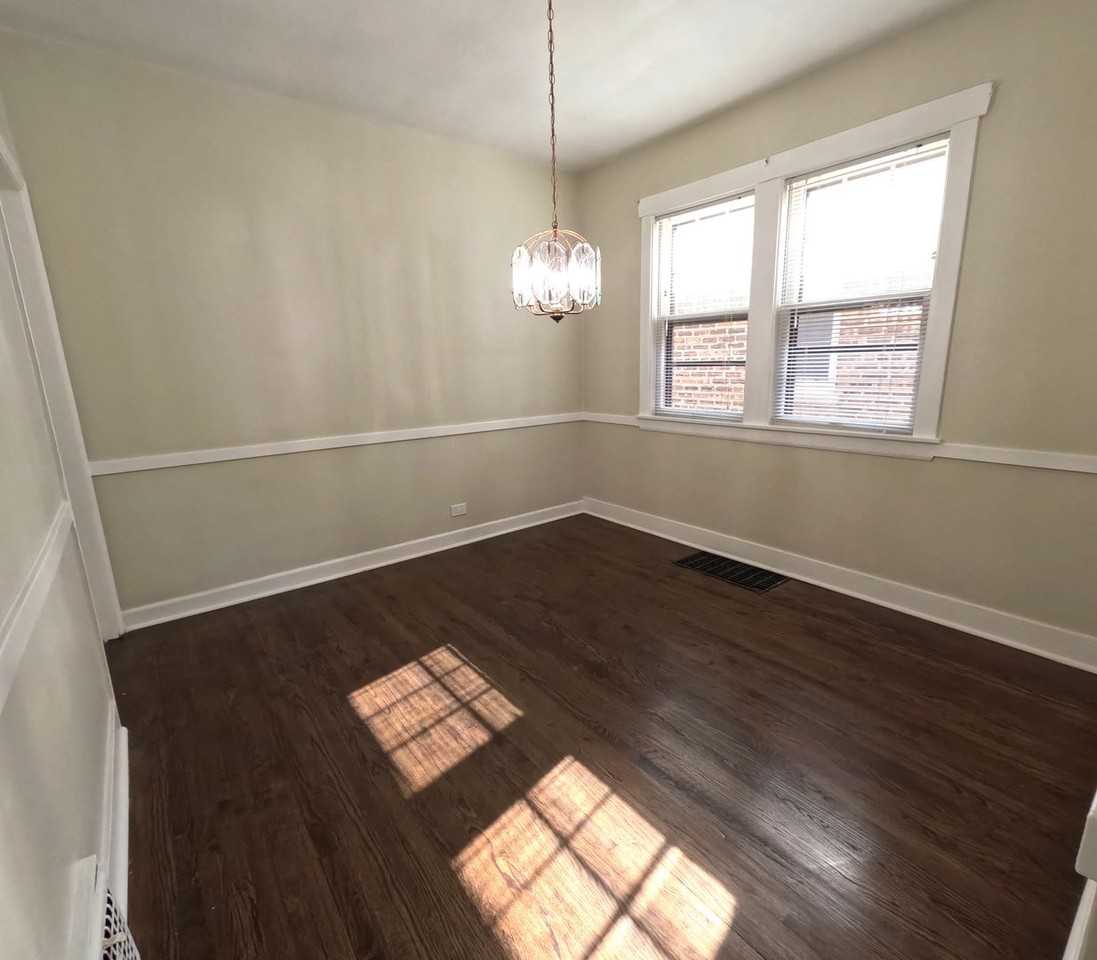 2931 N Lowell Ave - Photo 5 of 28