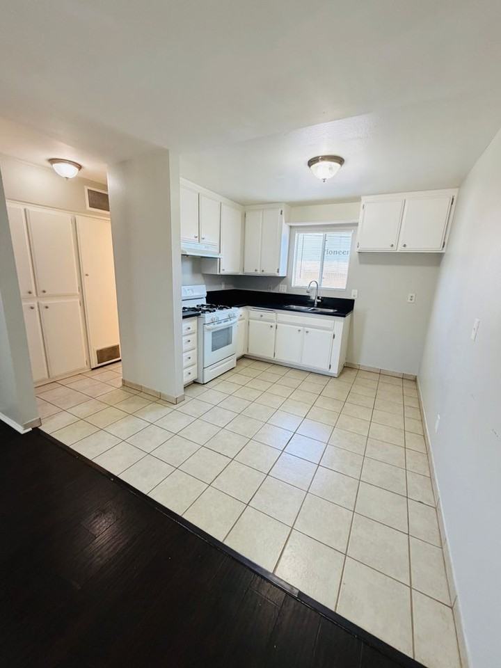 9242 Park St - Photo 4 of 13