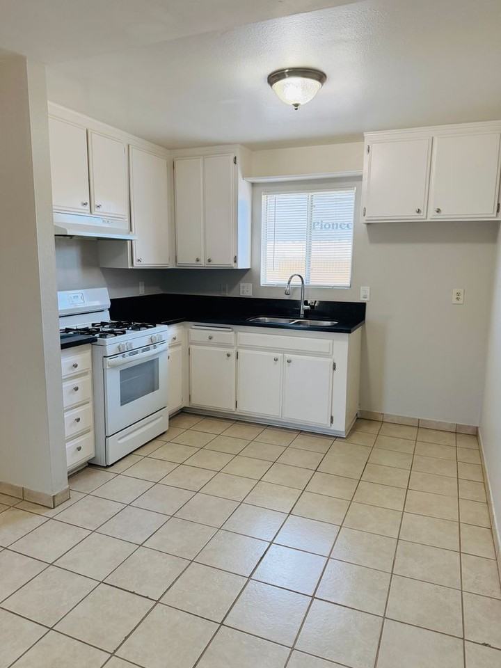 9242 Park St - Photo 5 of 13