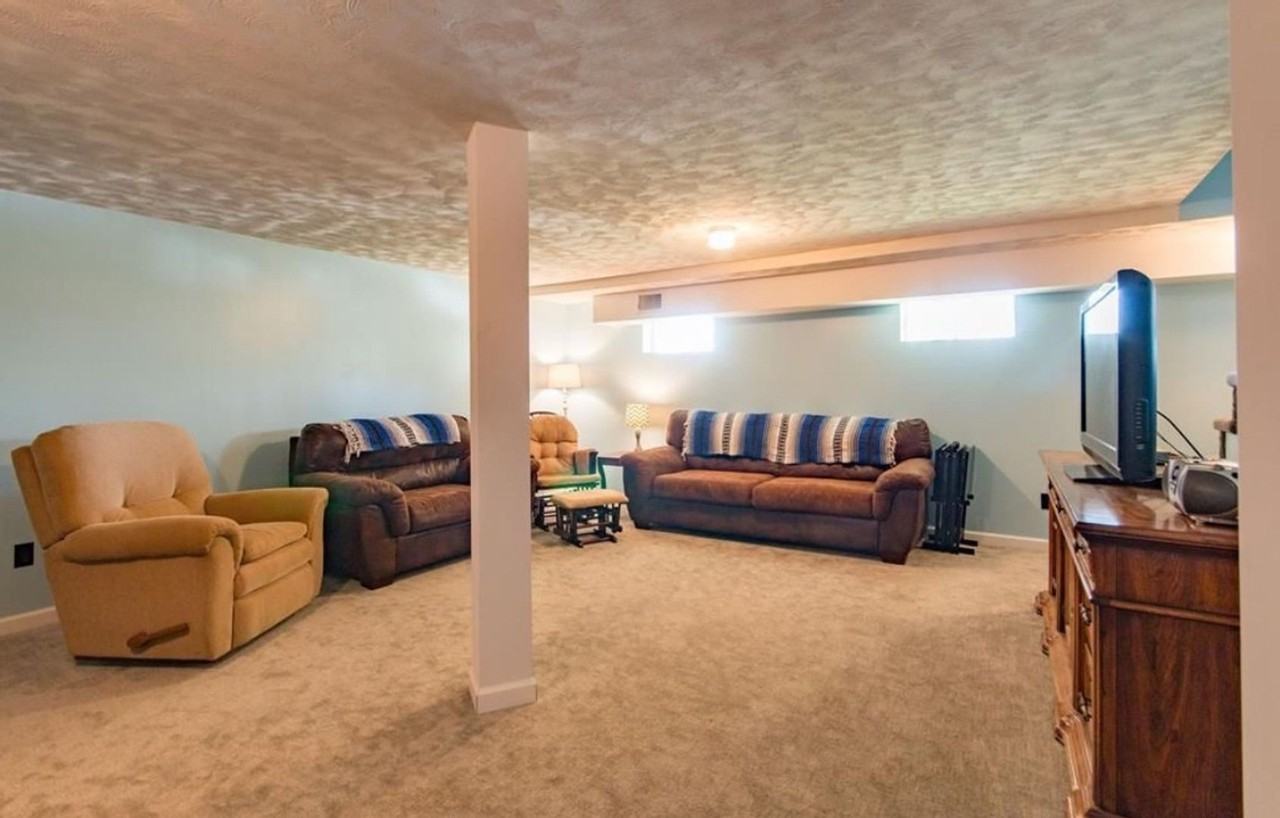 268 Bellehaven Dr - Photo 3 of 8