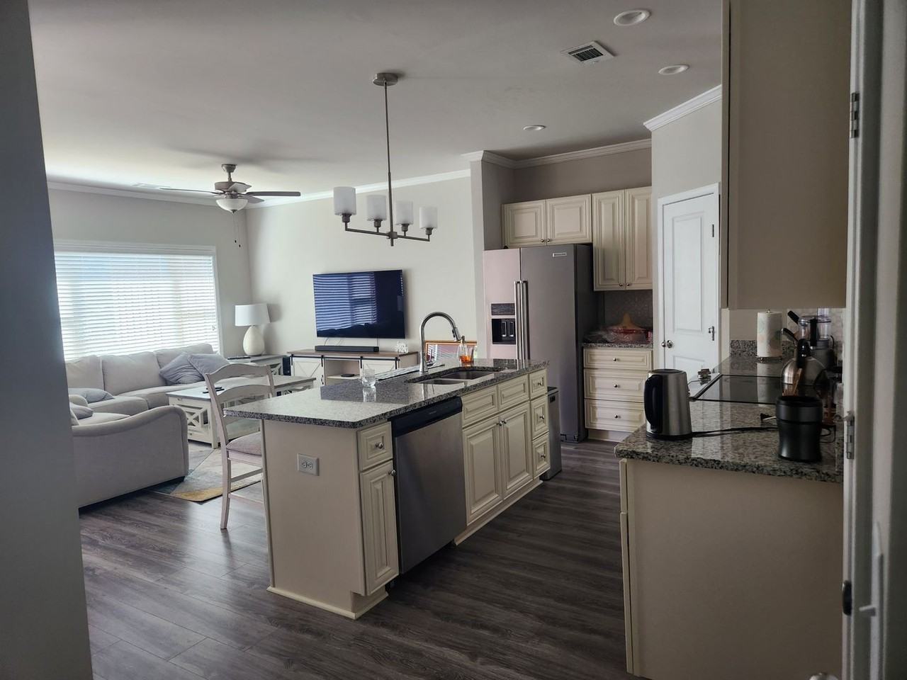 302 Cashes Dr - Photo 3 of 24