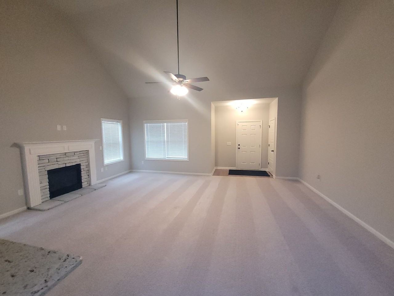 5077 Pond View Dr - Photo 3 of 24