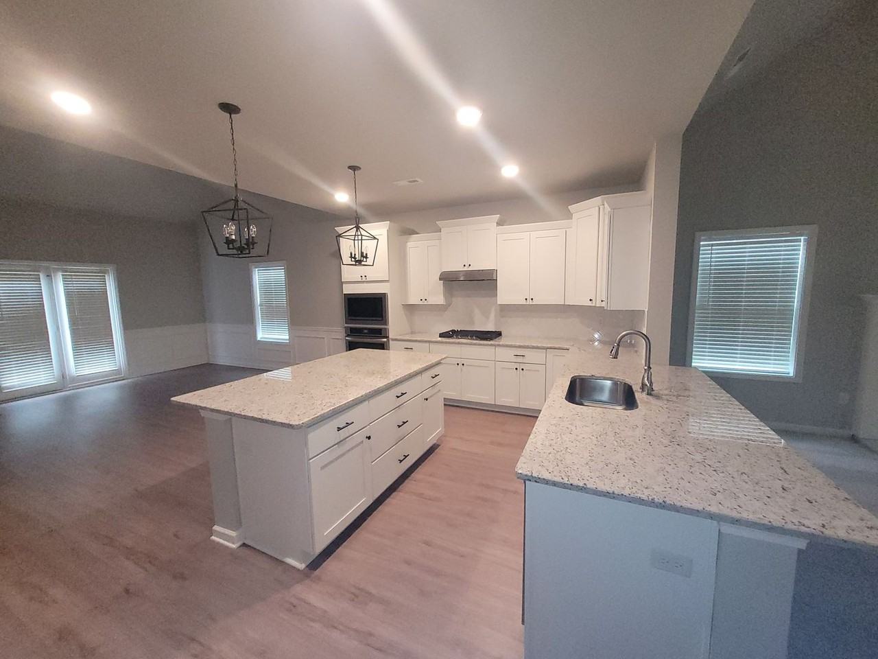 5077 Pond View Dr - Photo 4 of 24