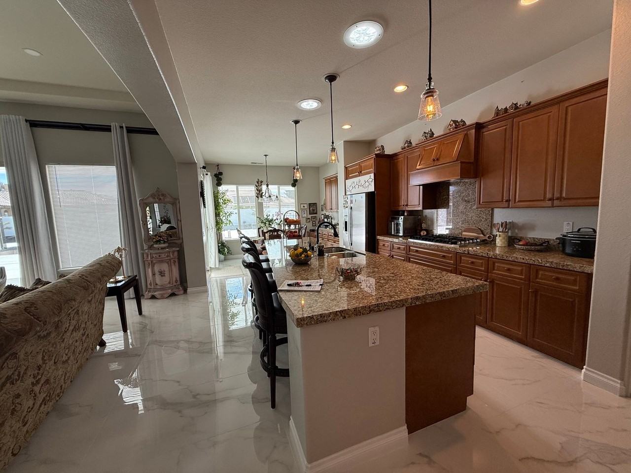 19277 Stratford Way - Photo 5 of 50