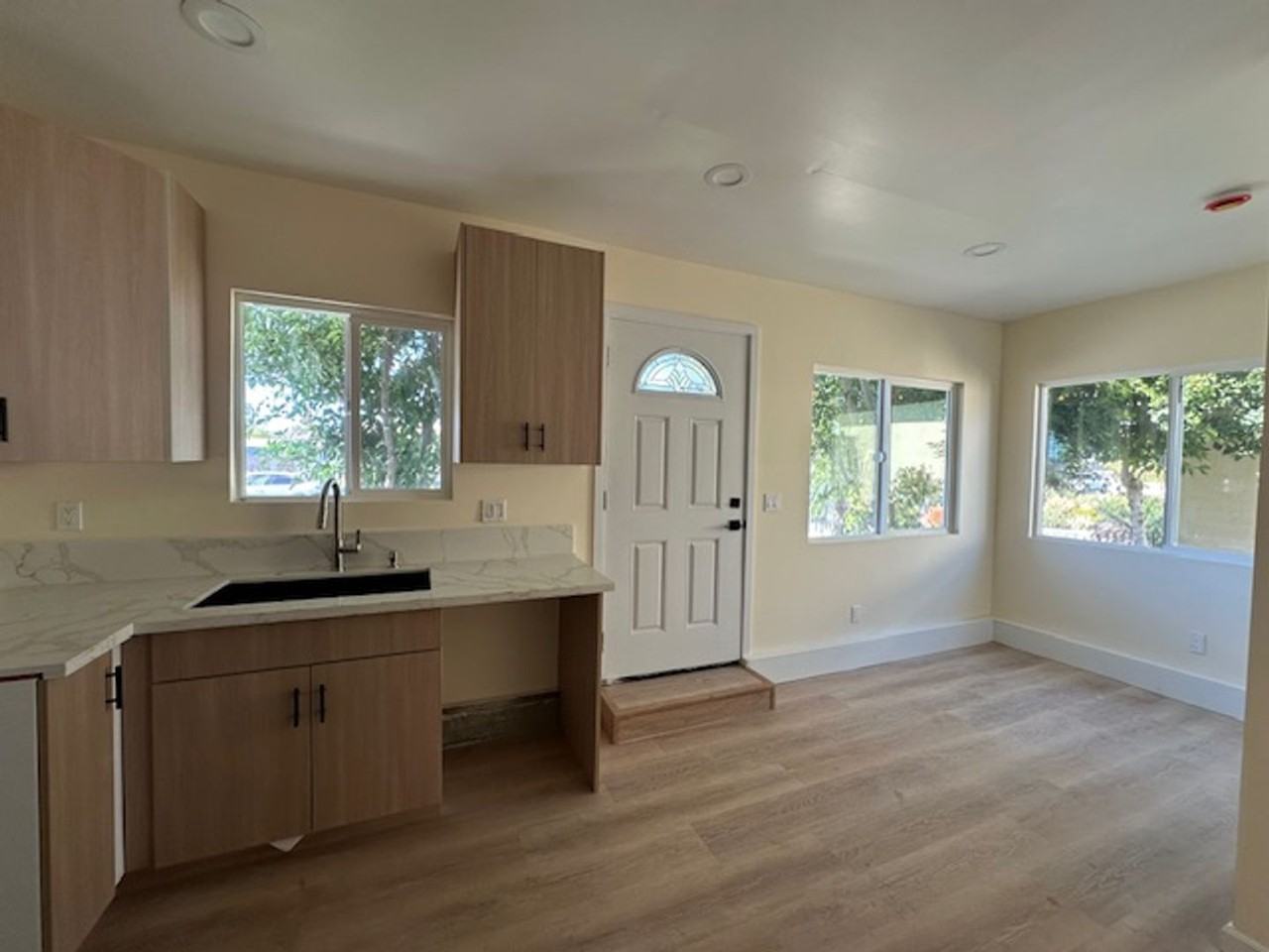 9722 Natick Ave - Photo 4 of 11