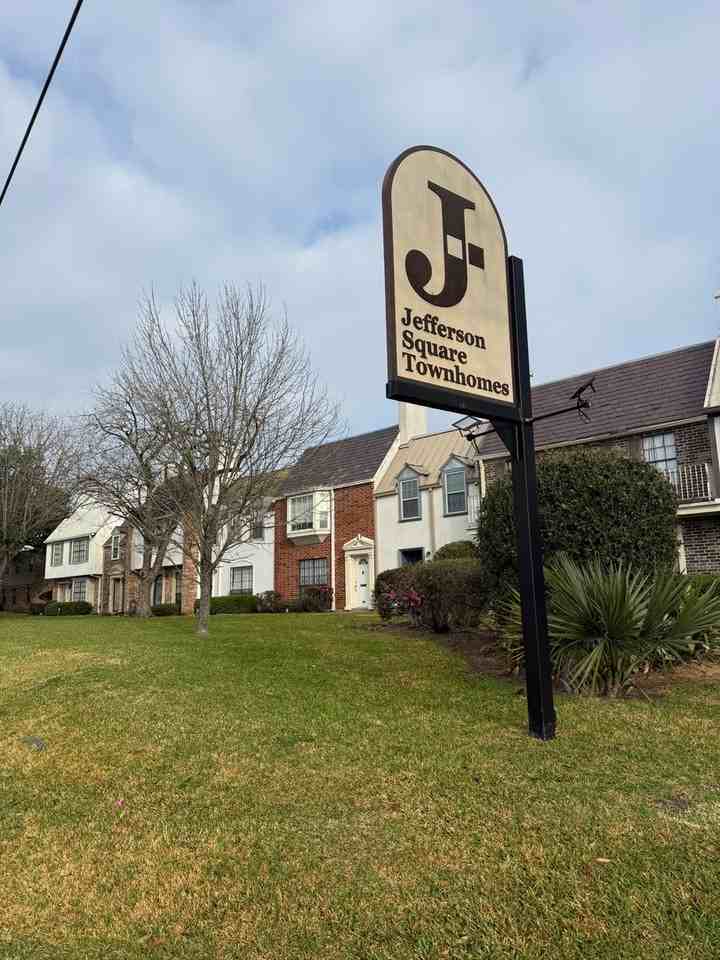 10049 Jefferson Hwy - Photo 2 of 19