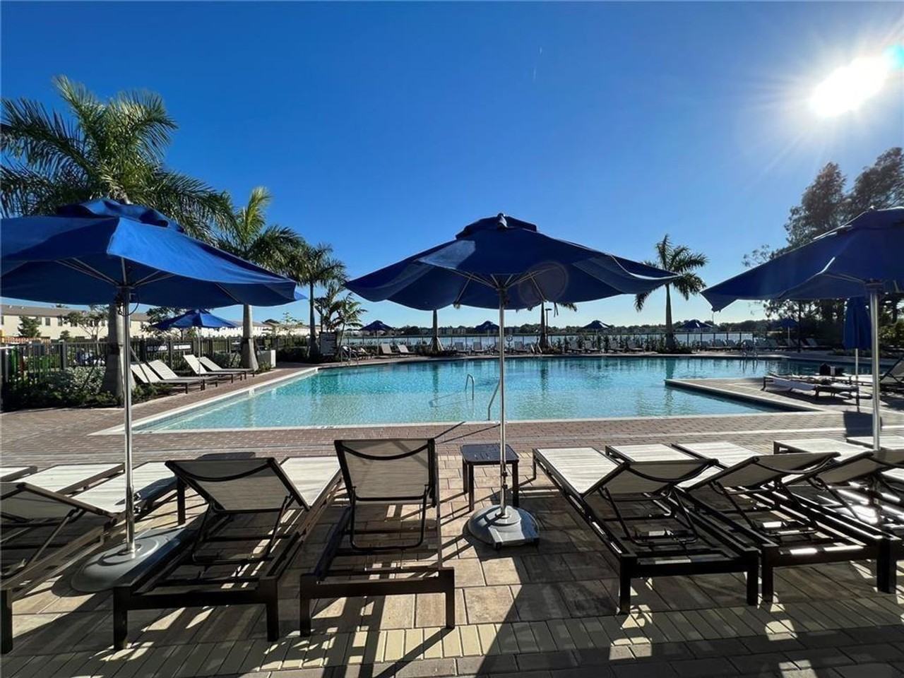 315 Ne 208th Ter - Photo 2 of 27