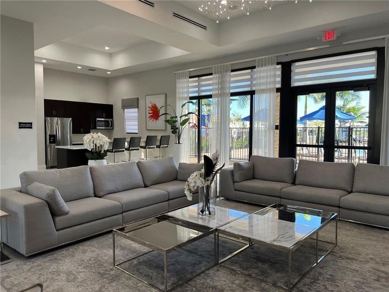 315 Ne 208th Ter - Photo 4 of 27