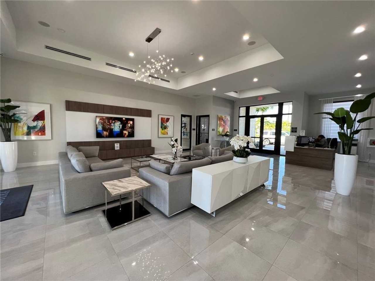 315 Ne 208th Ter - Photo 6 of 27