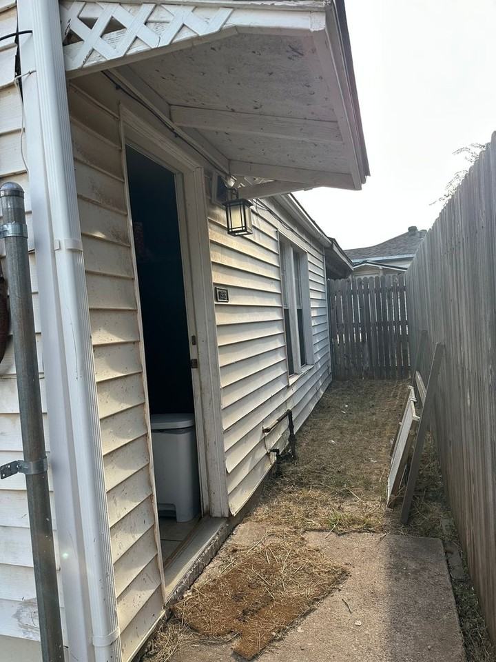 1393 Amarillo St - Photo 2 of 7