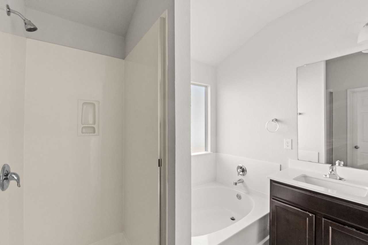 1825 Fall Creek Ct - Photo 3 of 26