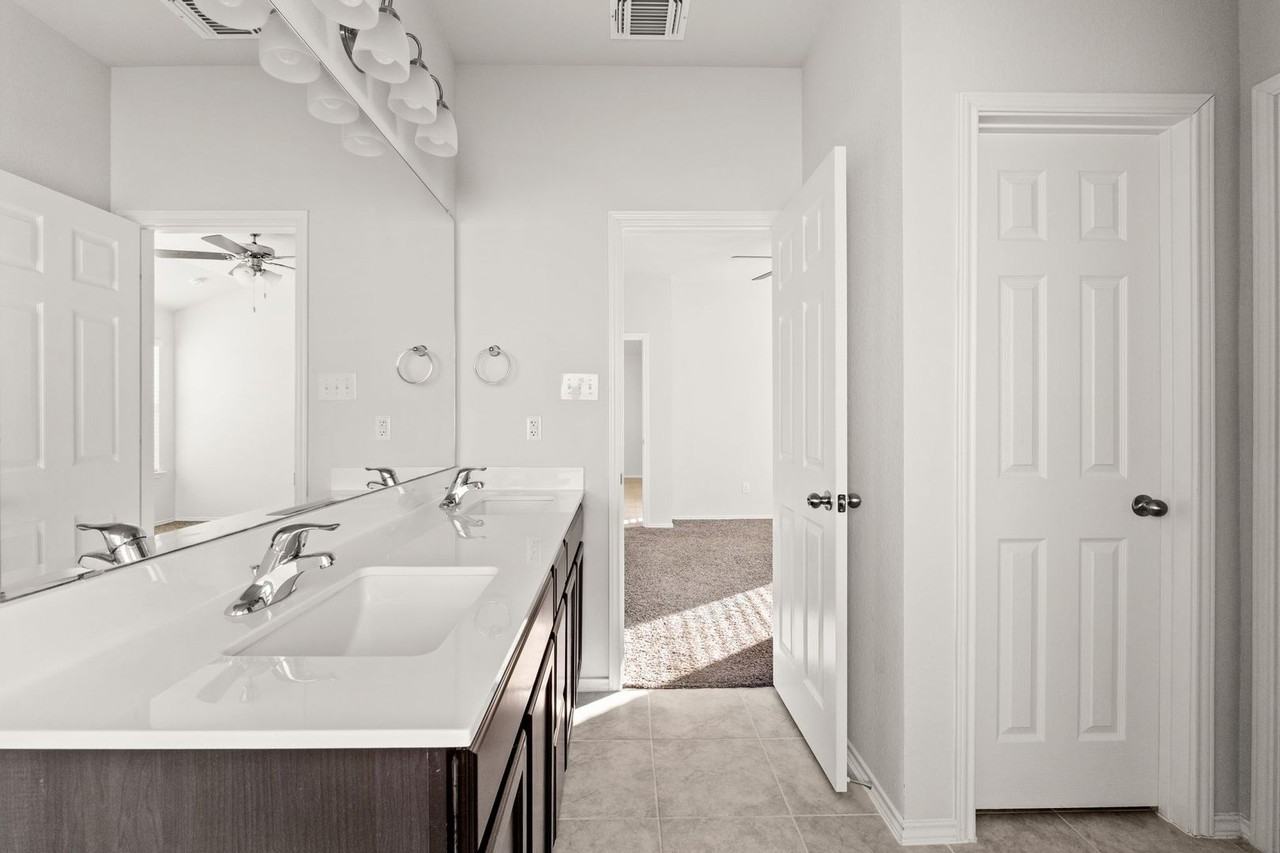 1825 Fall Creek Ct - Photo 4 of 26