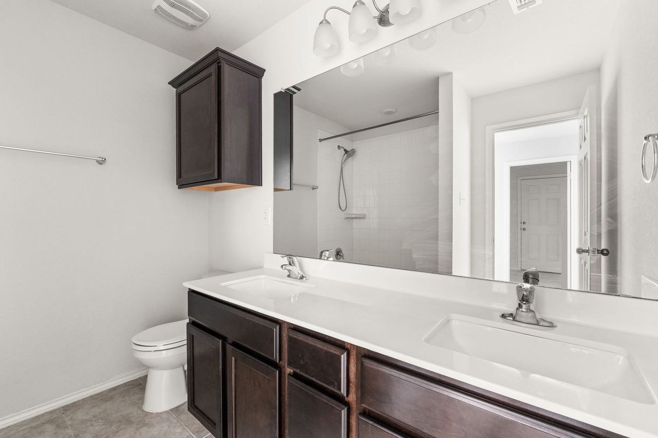 1825 Fall Creek Ct - Photo 7 of 26