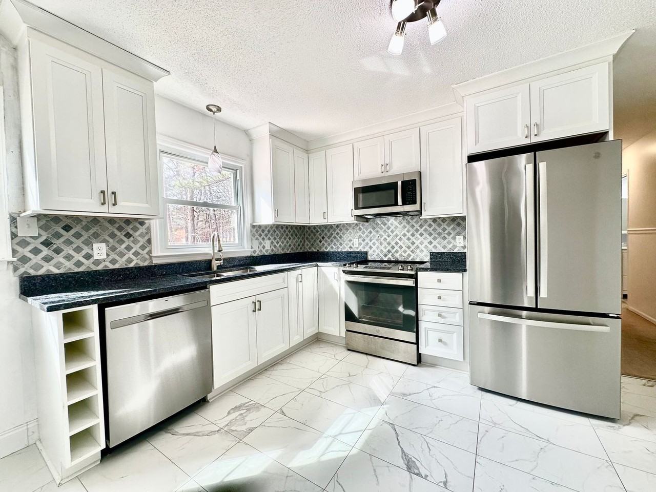 6925 Innesbrook Way - Photo 7 of 35